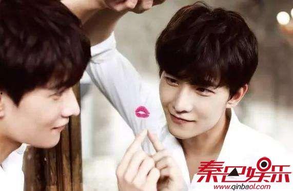 杨洋排队爆料视频,明星日常排队现场引热议  第3张